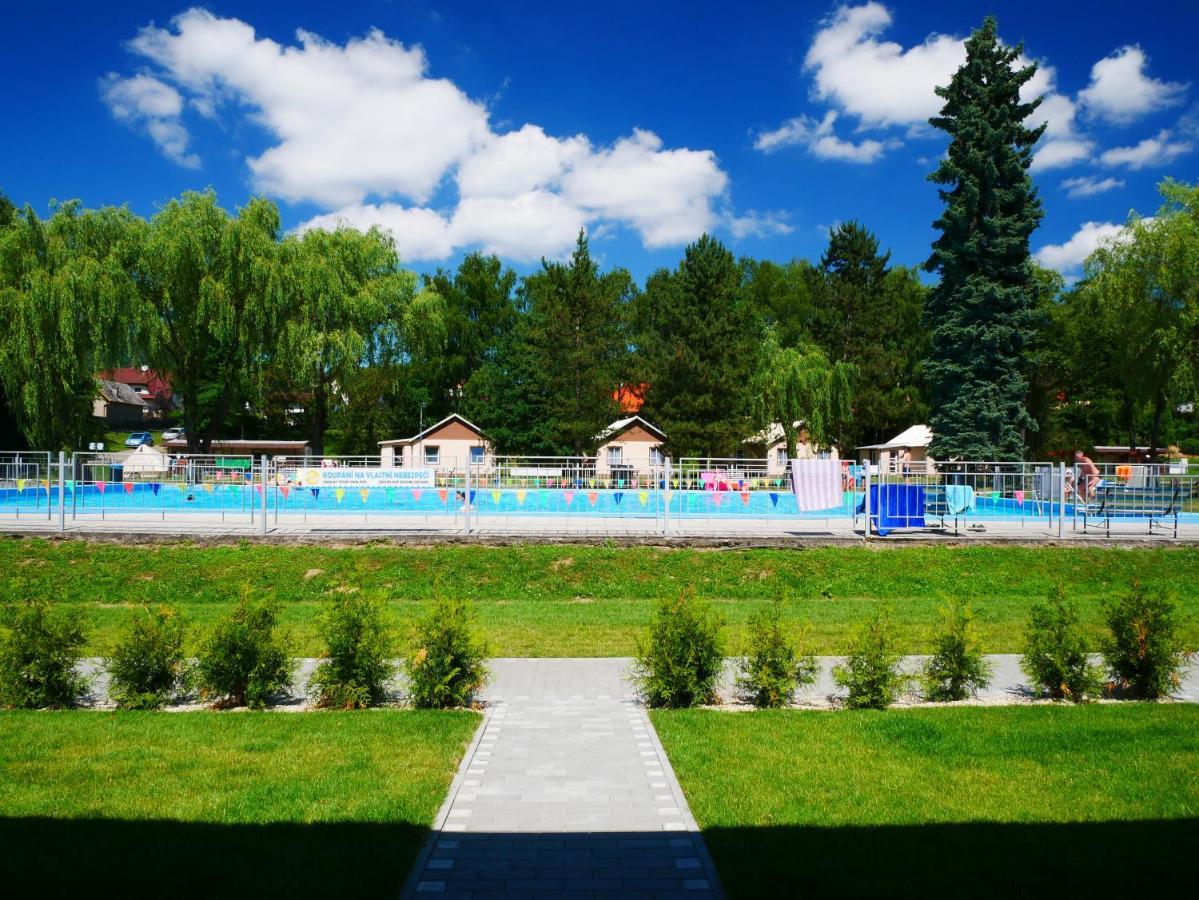 Camping Roznov Hotel Rožnov pod Radhoštěm Eksteriør billede