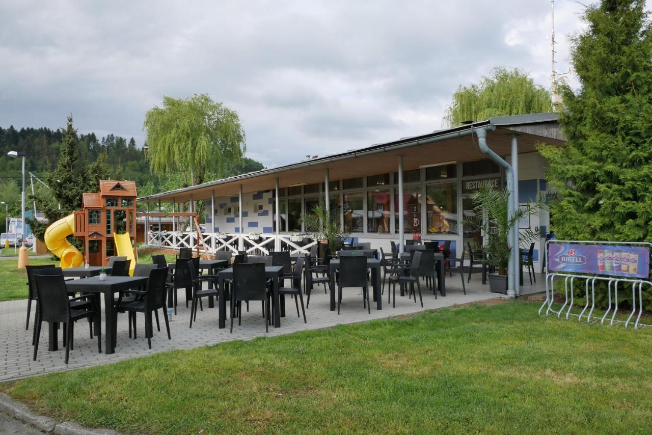 Camping Roznov Hotel Rožnov pod Radhoštěm Eksteriør billede