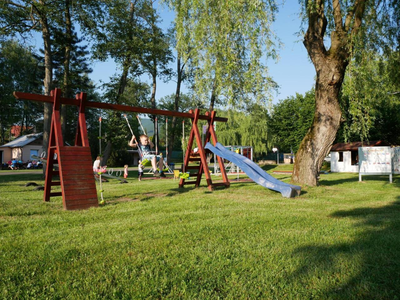 Camping Roznov Rožnov pod Radhoštěm Eksteriør billede