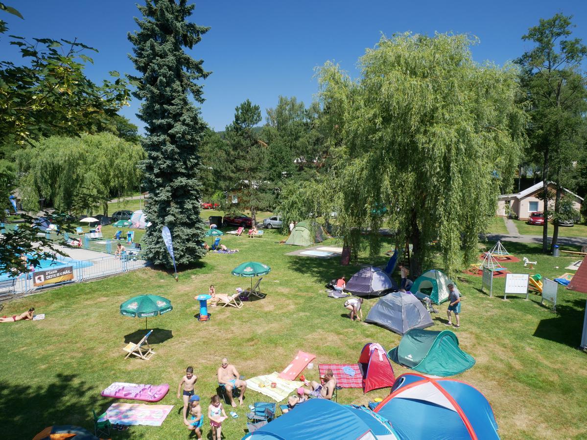 Camping Roznov Rožnov pod Radhoštěm Eksteriør billede